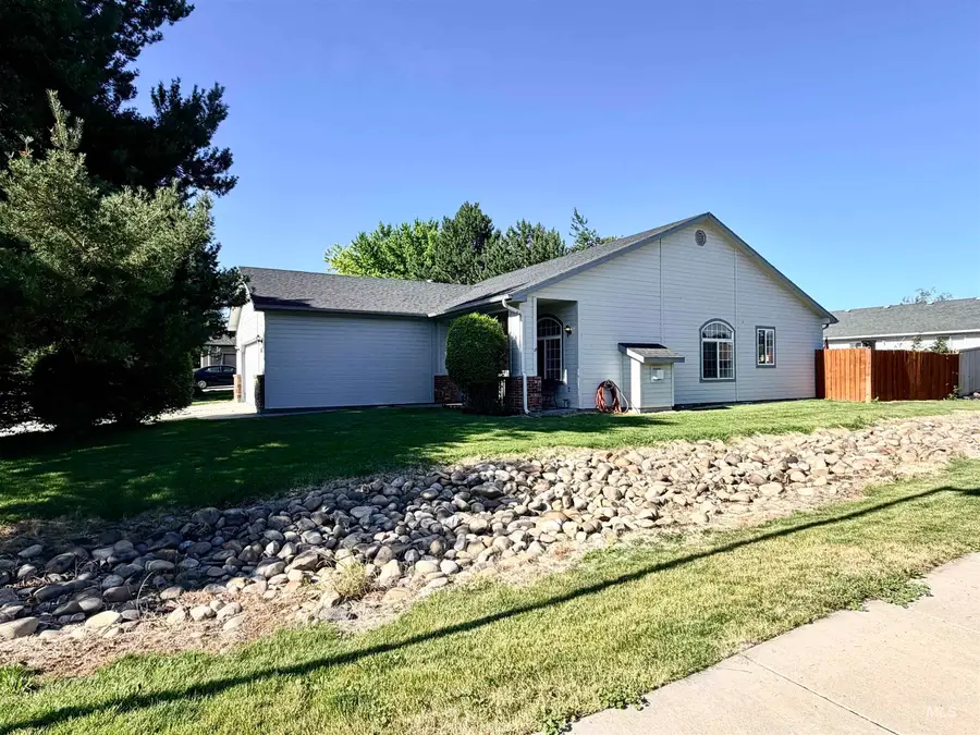 2087 S Gull Cove Ave, Meridian, ID 83642 - #2