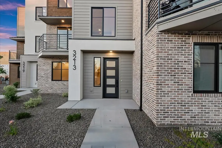 3213 W Moore, Boise, ID 83702 - #2