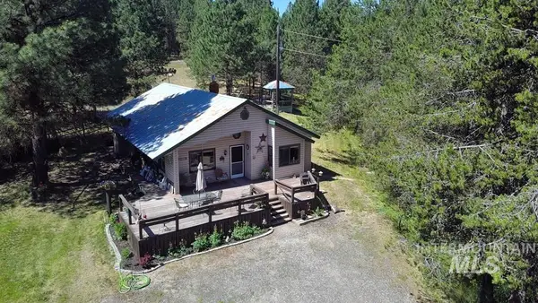 10525 Skunk Creek Rd, Cascade, ID 83611