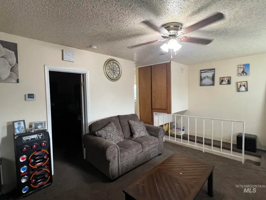 668 NW 1st St, Ontario, OR 97914 - #3