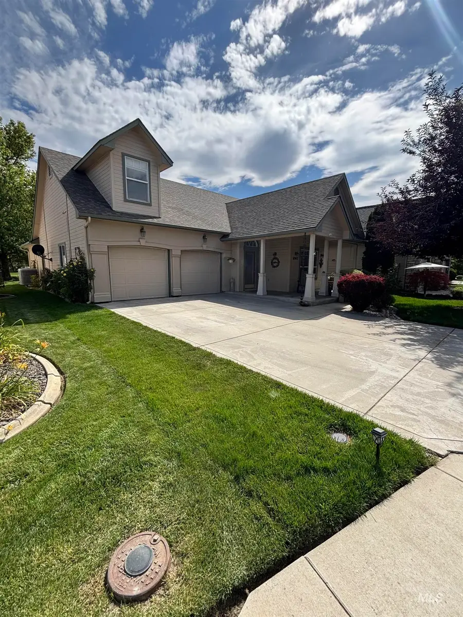 6945 E Greens Dr, Nampa, ID 83687 - #3