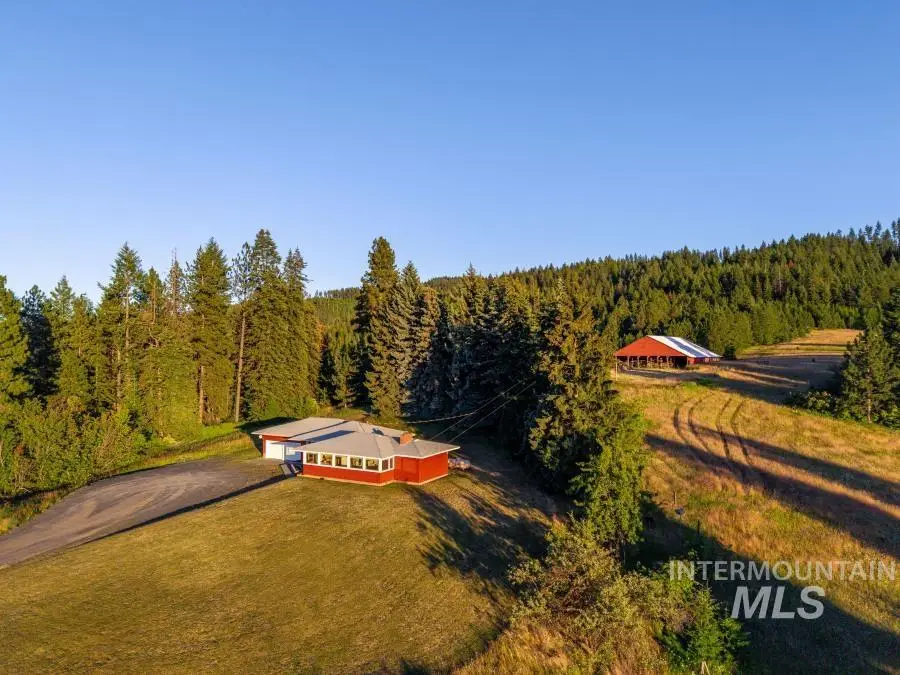 1011 Hall Rd., Viola, ID 83872 - #1