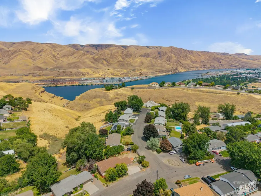 2390 Rolling Hills Dr, Clarkston, WA 99403 - #3