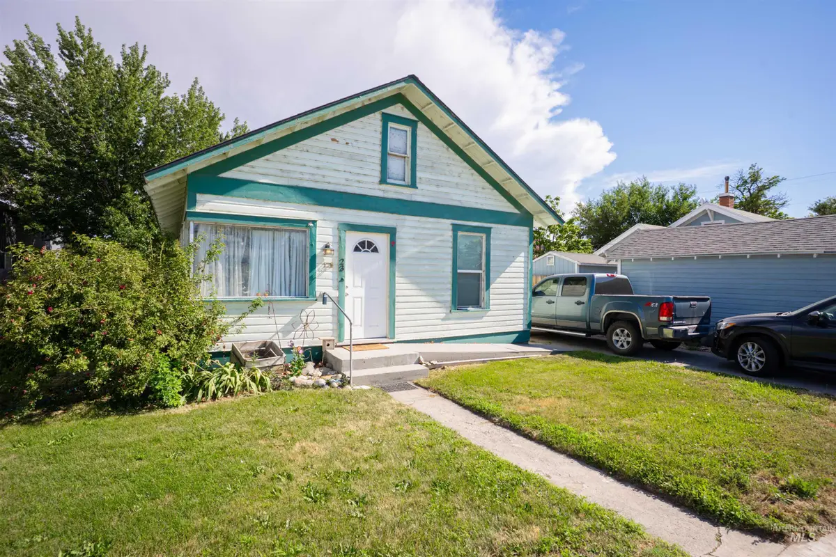 23 E 2nd Ave, Glenns Ferry, ID 83623 - #1