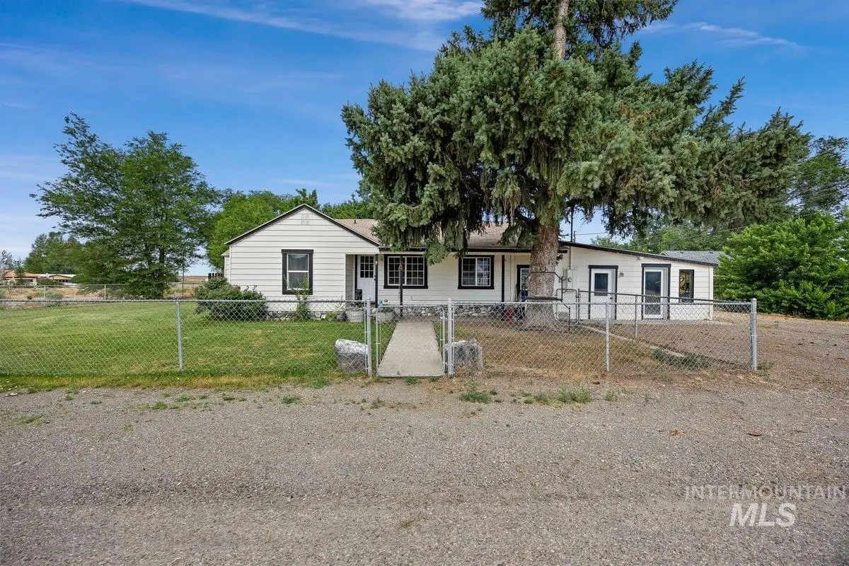 418 S Date St, Shoshone, ID 83352 - #1