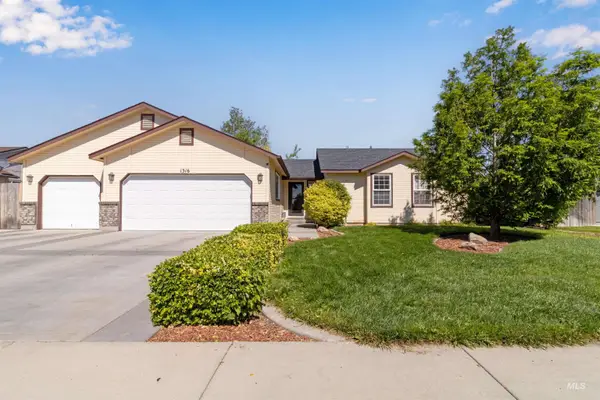 1316 Willow Creek Dr, Nampa, ID 83686