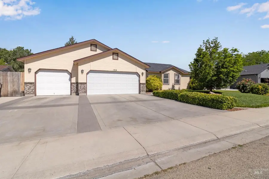 1316 Willow Creek Dr, Nampa, ID 83686 - #2