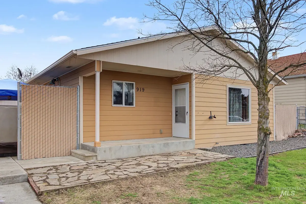 919 9th Street, Clarkston, WA 99403 - #1