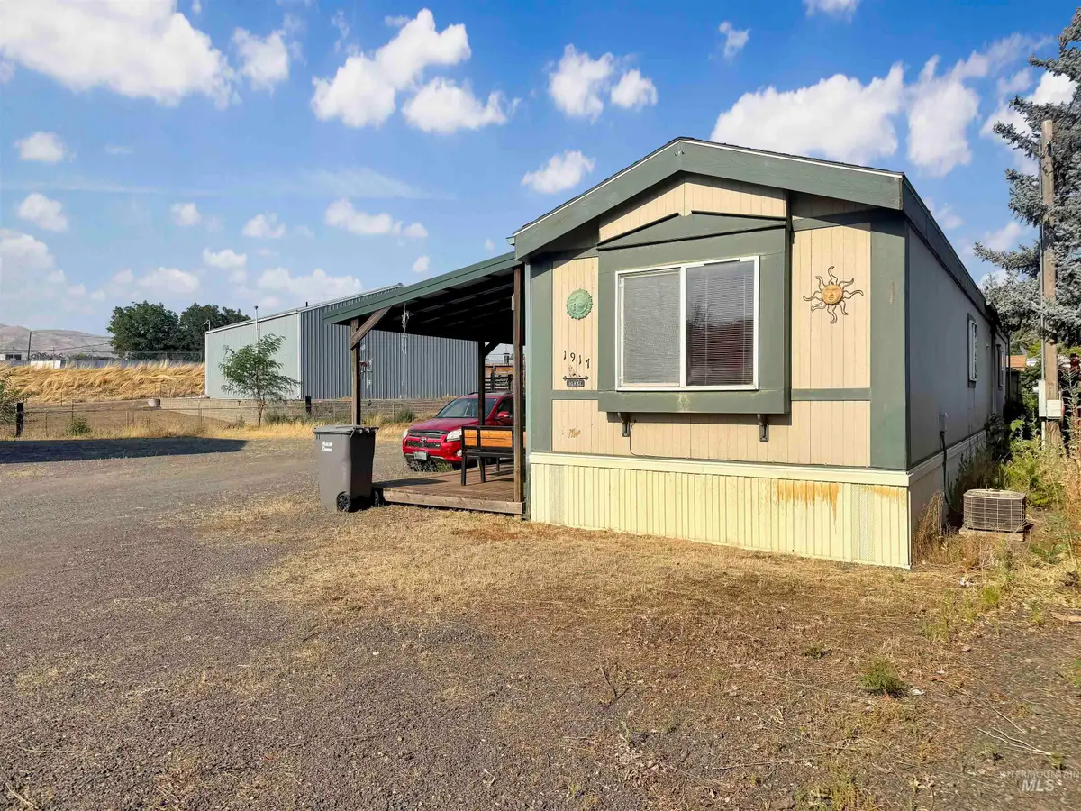 1917 13th St, Clarkston, WA 99403 - #1