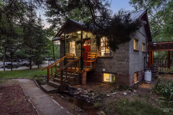 1300 Salmon Drive, Riggins, ID 83549