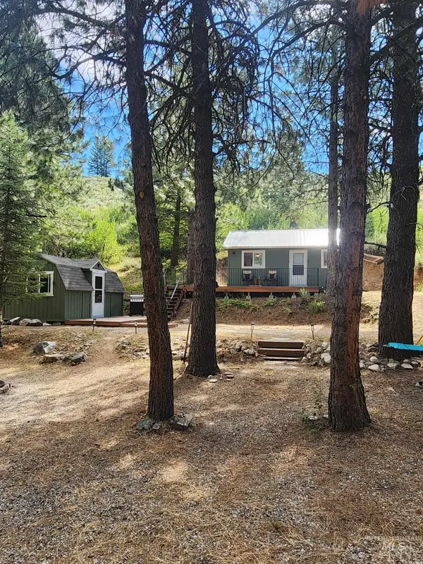 1062 N Hidden Pine Rd, Pine, ID 83647