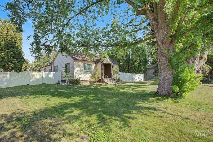 3429 11th St, Lewiston, ID 83501 - #3