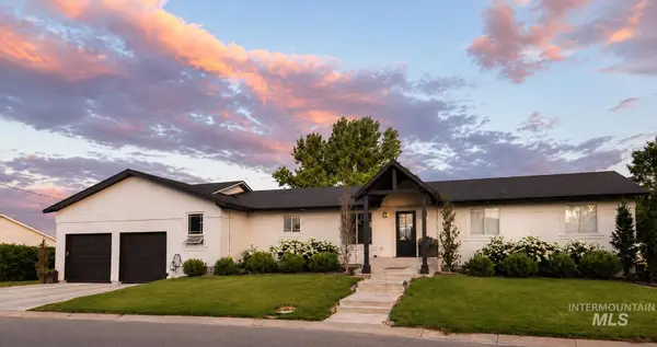 2011 15th Dr, Heyburn, ID 83336