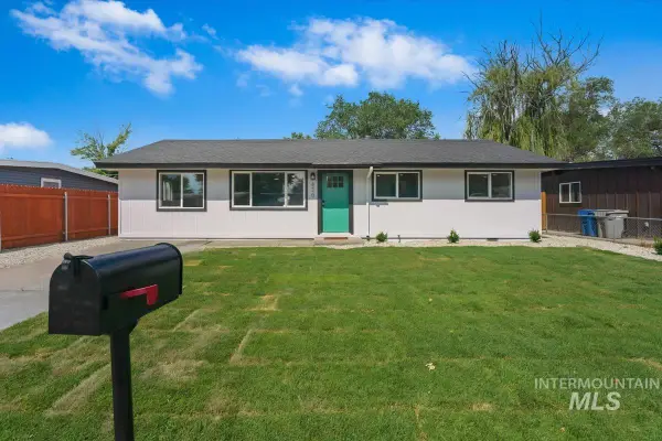 670 S 13th E, Mountain Home, ID 83647