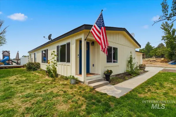 17114 Goodson Rd, Caldwell, ID 83605