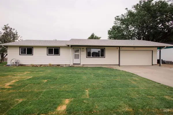 870 N 10th E, Mountain Home, ID 83647