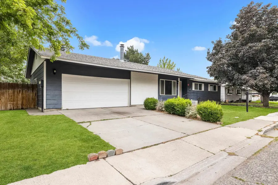920 N 12th E, Mountain Home, ID 83647 - #2