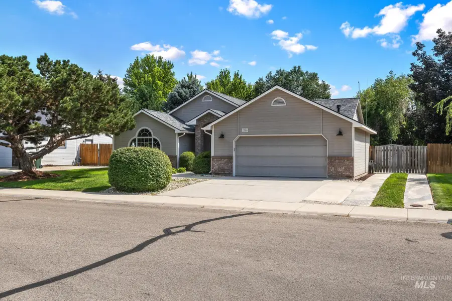 2305 E Chateau Dr, Meridian, ID 83646 - #2