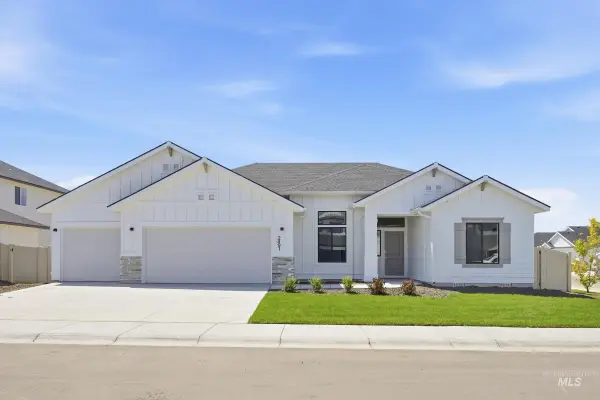 836 SW Jayhawk St, Mountain Home, ID 83647
