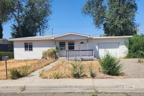 313 Baker Drive, Mountain Home, ID 83647