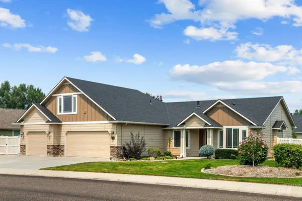 9758 W Penhurst Dr, Star, ID 83669