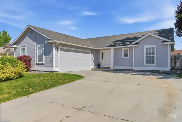501 E Knights Cir, Nampa, ID 83687