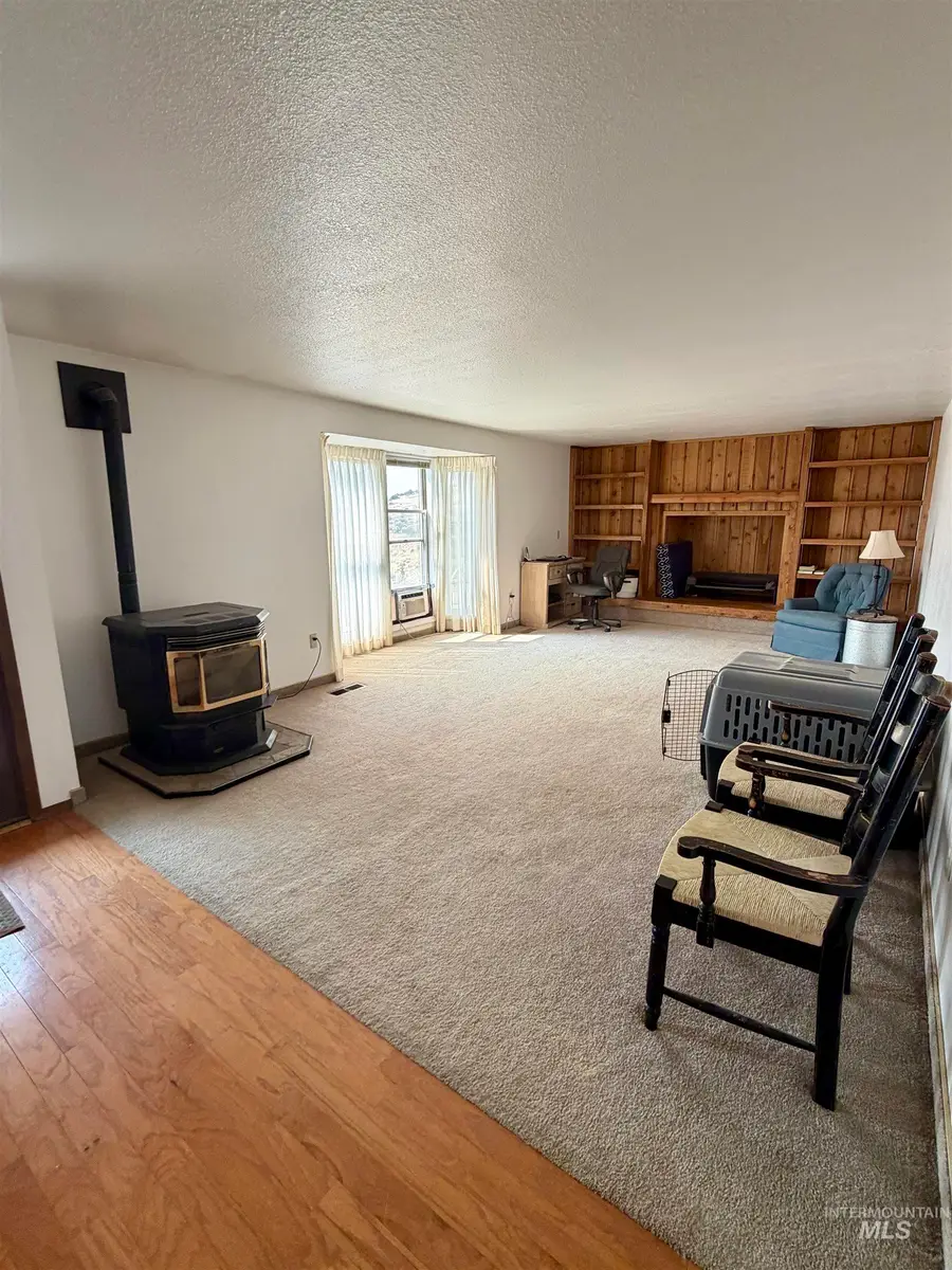 844 Crest Dr, Jordan Valley, OR 97910 - #3