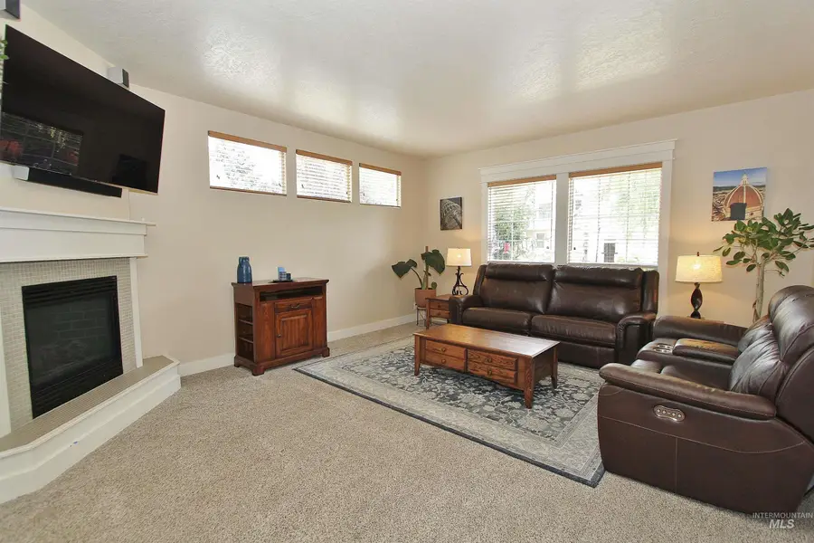 1013 E Legacy View Dr, Meridian, ID 83646 - #3