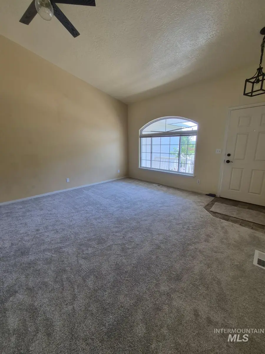 946 Johnson Dr, Middleton, ID 83644 - #3