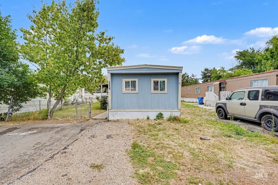 1214 N Sable Ln, Boise, ID 83704 - #3