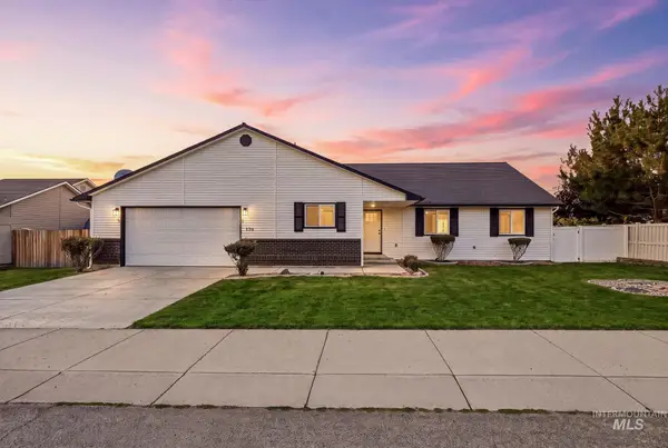 770 E Red Bud St, Kuna, ID 83634
