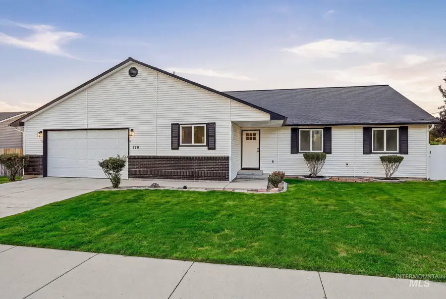 770 E Red Bud St, Kuna, ID 83634 - #3
