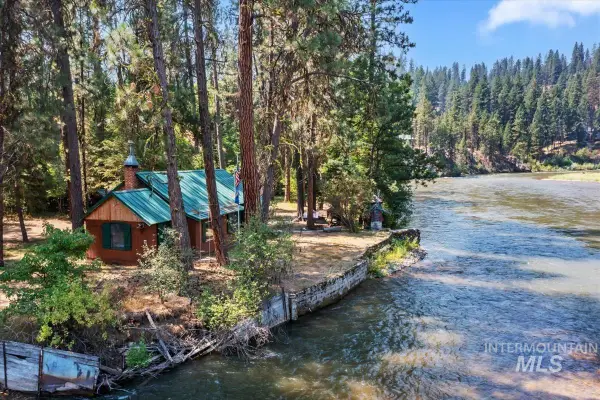 29 River Run Way, Garden Valley, ID 83622
