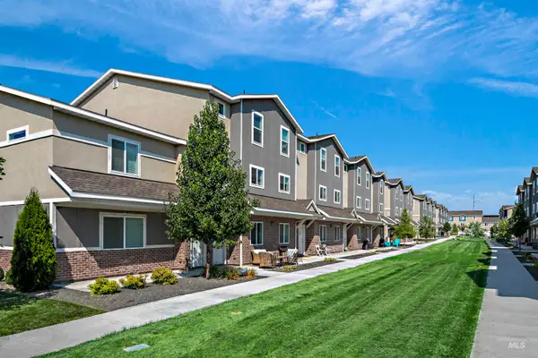 3710 N Centerpointe Way, Meridian, ID 83646