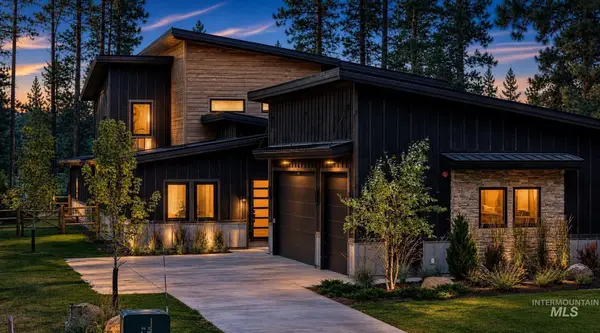 923 Flynn Ln, McCall, ID 83683