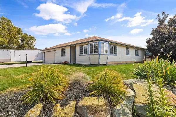 3971 W Sugar Creek Dr, Meridian, ID 83646