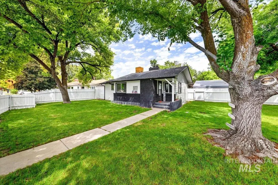 1220 E Amity Ave, Nampa, ID 83686 - #2