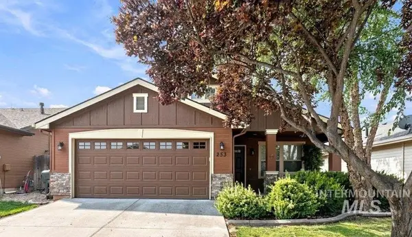 253 E Indian Rocks Ct, Meridian, ID 83646