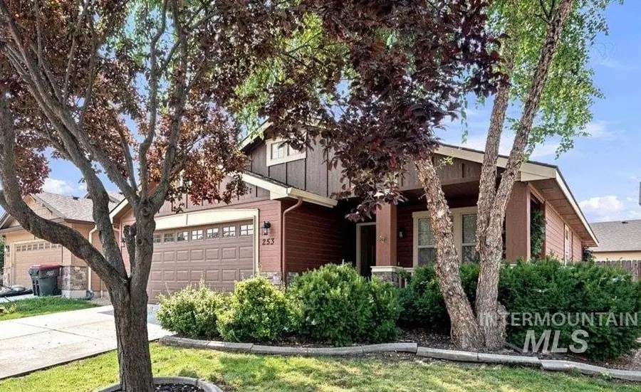 253 E Indian Rocks Ct, Meridian, ID 83646 - #3