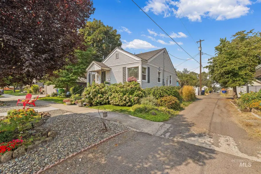 818 11th St, Lewiston, ID 83501 - #3
