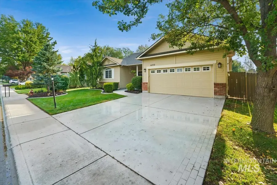 6252 N Royal Park Ave, Boise, ID 83713 - #2