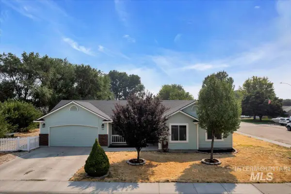 850 Garrett St, Mountain Home, WY 83116