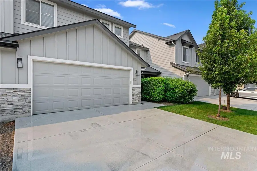 873 W Apple Pine St, Meridian, ID 83646 - #2