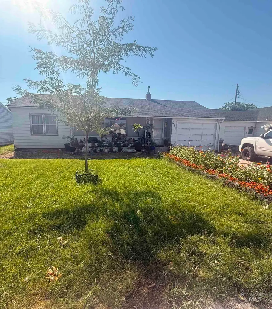 615 S Pine St, Nampa, ID 83686 - #2
