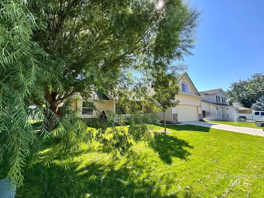 2237 W Lake Pointe Ct, Nampa, ID 83651 - #2