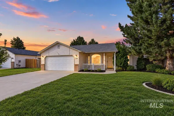512 S Valley Dr, Nampa, ID 83686