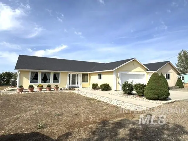2621 NW Doris Dr, Mountain Home, ID 83647 - #1