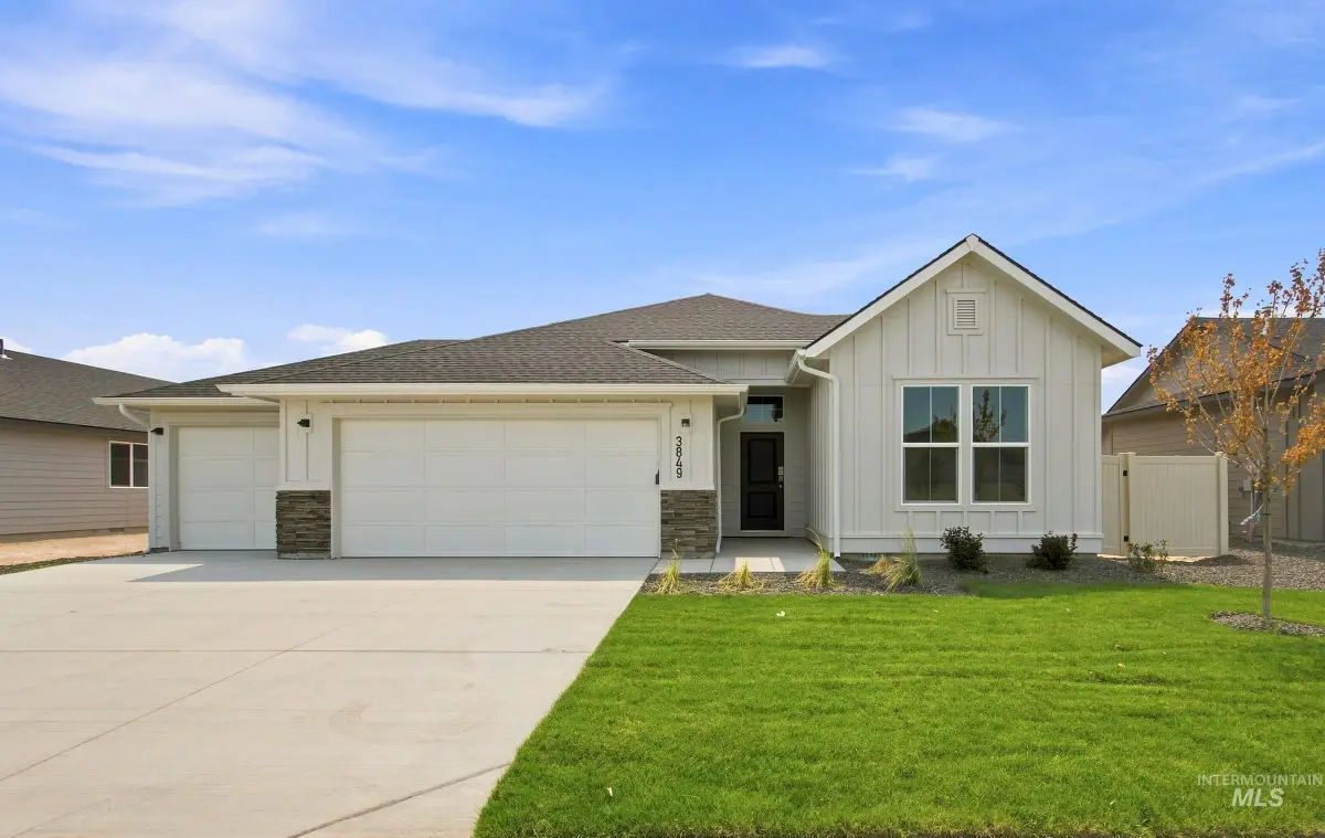 2155 N 8th E St, Mountain Home, ID 83647 - #1