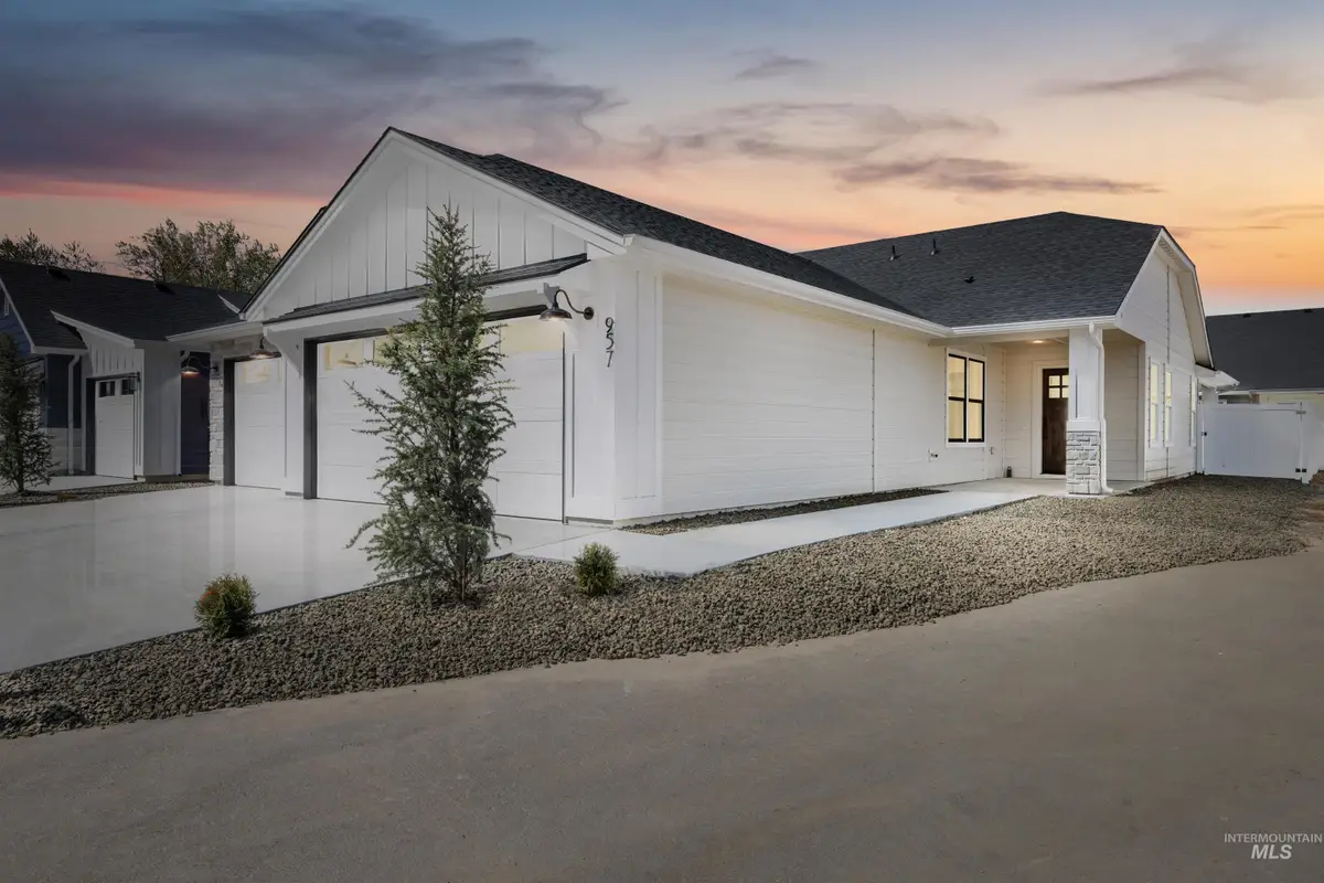 957 S Almond St, Nampa, ID 83686 - #1