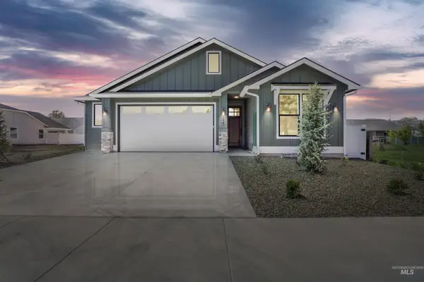 933 S Almond St, Nampa, ID 83686